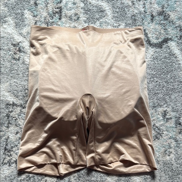 Spanx Suit Your Fancy Booty Booster Mid-Thigh Ladies Thigh Slimmer (1-Pack), Beige (Natural Glam